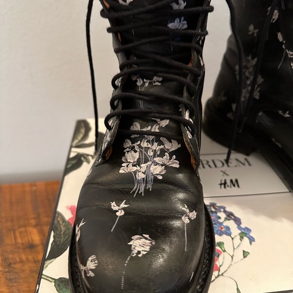 Erdem x H&M Ladies Leather Floral Lace-up Boots - Picture 9 of 11